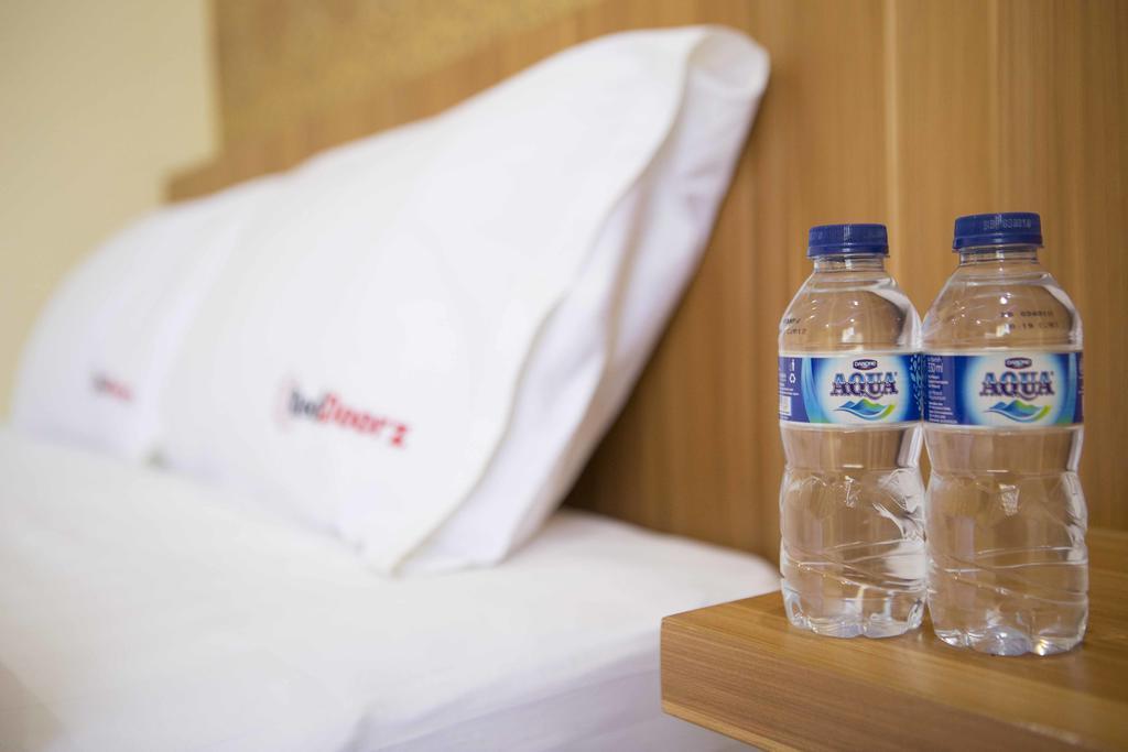 Hotel Reddoorz Premium @ Thamrin Kebon Sirih Yakarta Exterior foto