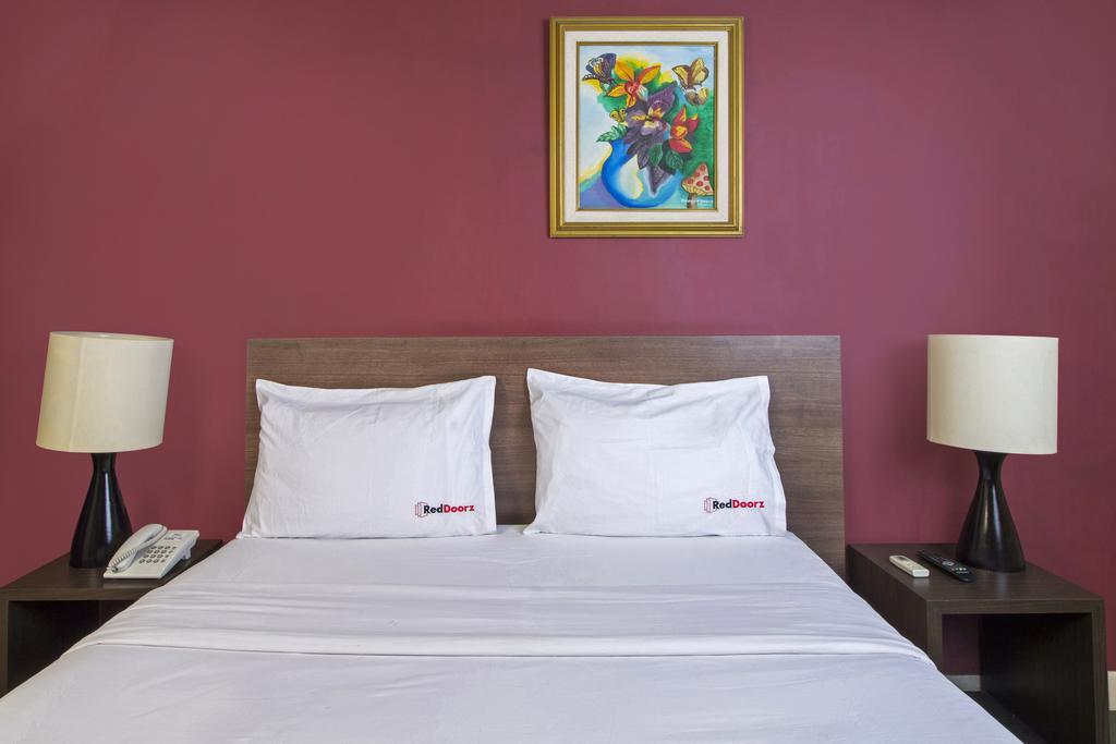 Hotel Reddoorz Premium @ Thamrin Kebon Sirih Yakarta Exterior foto