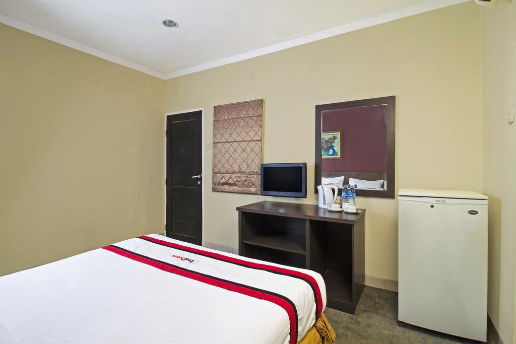 Hotel Reddoorz Premium @ Thamrin Kebon Sirih Yakarta Exterior foto