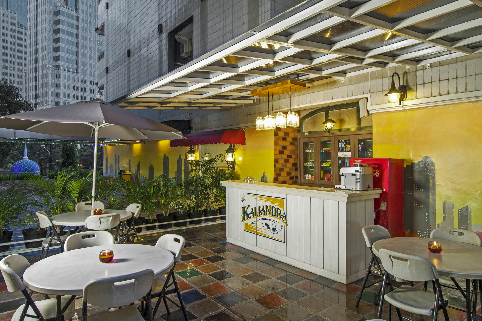 Hotel Reddoorz Premium @ Thamrin Kebon Sirih Yakarta Exterior foto