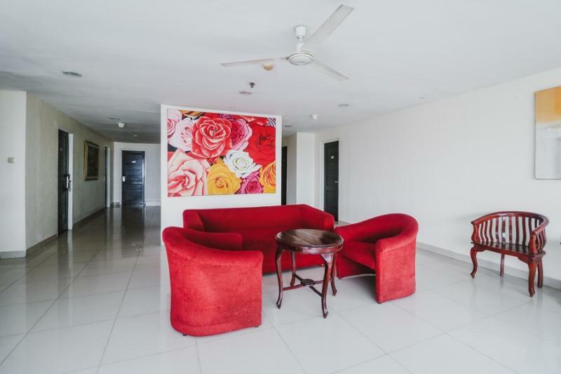 Hotel Reddoorz Premium @ Thamrin Kebon Sirih Yakarta Exterior foto