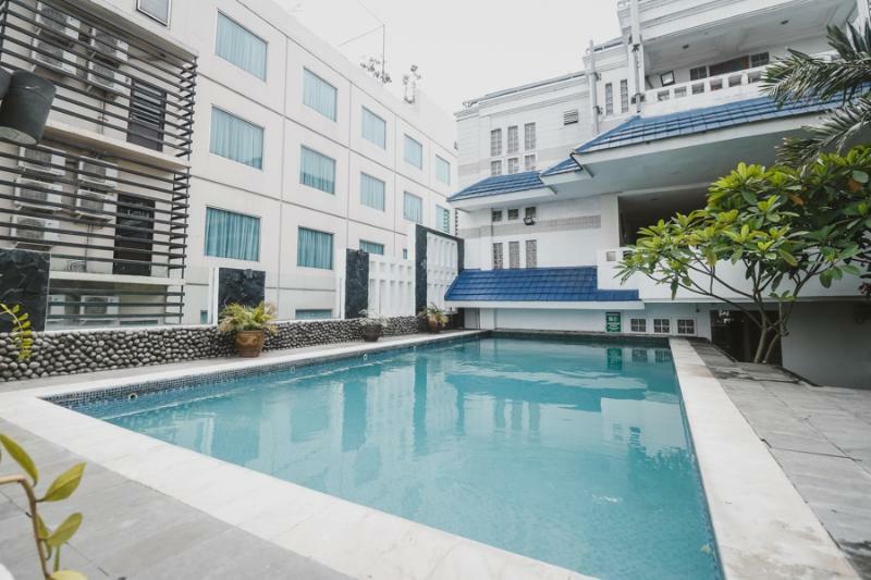 Hotel Reddoorz Premium @ Thamrin Kebon Sirih Yakarta Exterior foto