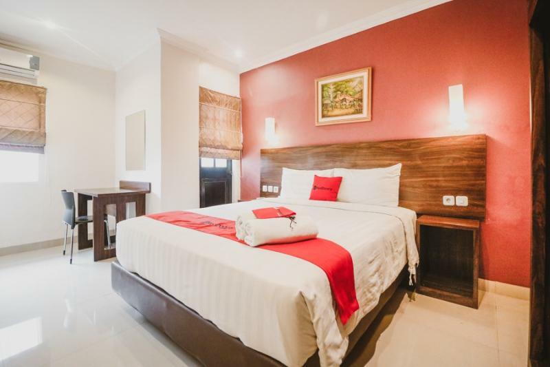 Hotel Reddoorz Premium @ Thamrin Kebon Sirih Yakarta Exterior foto